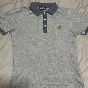 Grå pikétröja från Lyle & Scott - Grå Lyle & Scott piké  