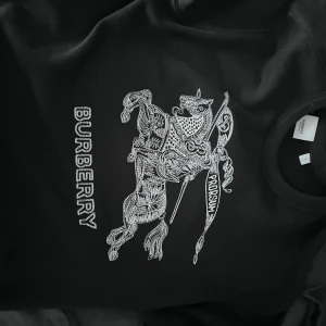 Crewneck - Kom dm för information, pris går att diskuteras om priset är rätt 