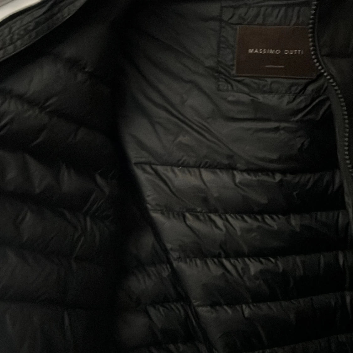 Svart pufferjacka från Massimo Dutti - 91