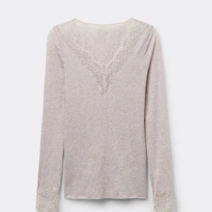 Intimissimi tröja - Intimissimi tröja med spets i färgen Shell beige blend. Inga hål eller skador❤️