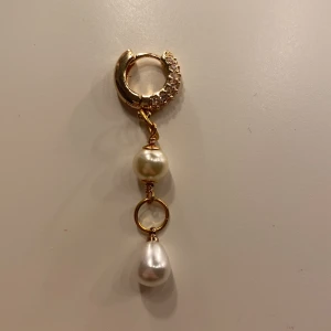 Örhänge🤍 - Superfint örhänge som inte kommer till användning😊