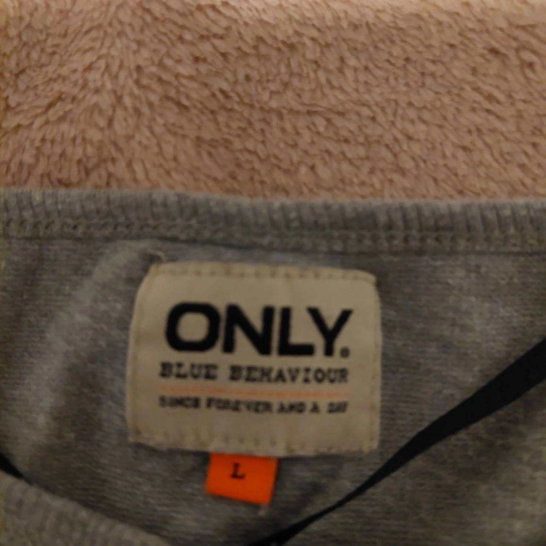 Grå tröja från ONLY - 90