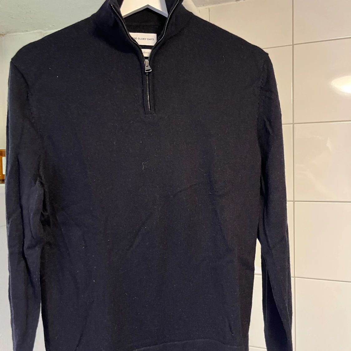 Mörkblå halfzip från These Glory Days - 90