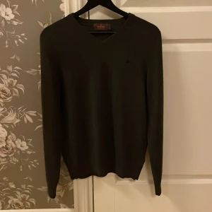 Morris merino tröja - Säljer en stilren mörkgrå tröja från Morris i 100% merinoull. Tröjan är i mycket bra skick då den knappt kommit till användnig. Kom privat för fler bilder eller funderingar. Priset är ej hugget i sten
