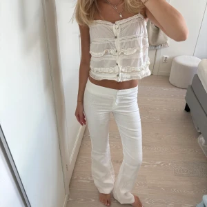 Lågmidjade linnebyxor  - Såå fina lågmidjade bootcut linnebyxor från Mango, midjemått 39 rakt över och innerbenslängd 84💕 jag är 175