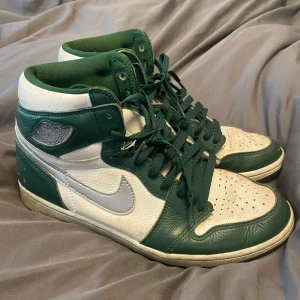 Air jordan 1 retro high og 10 - Lite slitna men av högt värde  Pris kan diskuteras 