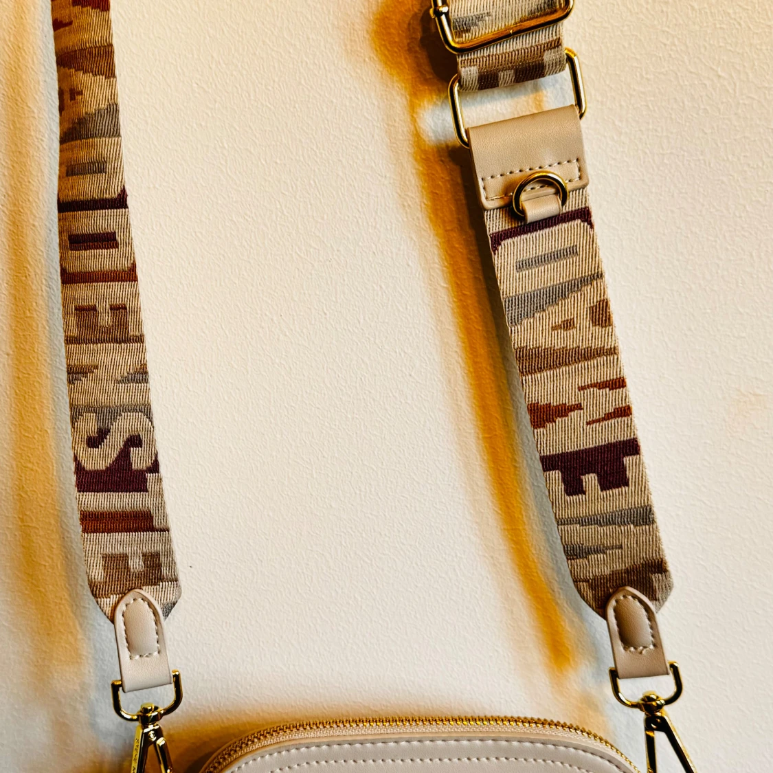 Beige axelväska från Steve Madden - 91