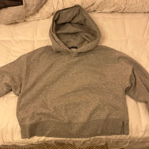 Zara hoodie - Säljer min gråa hoodie från zara då den inte passar mig❤️