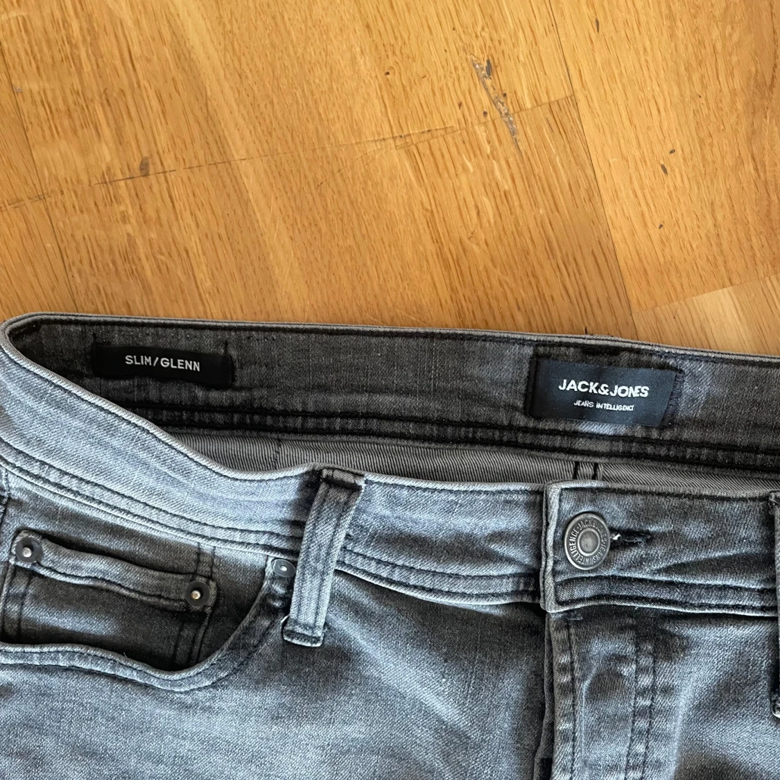 Grå jeans från Jack & Jones - 91