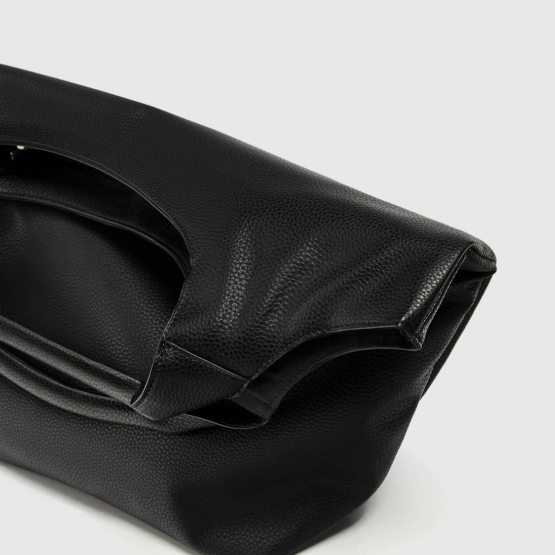 Svart shoppingväska från Pull&Bear - 91