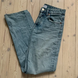 Zara mid waist jeans - 🤍