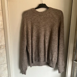 Tröja - Så mysig tröja nu när hösten och sensommarn börjar komma! Verkligen så fin och kliar inte, men används inte 🌸 Från Lindex i storlek xl ❤️ Säljer för 150kr + frakt🌟