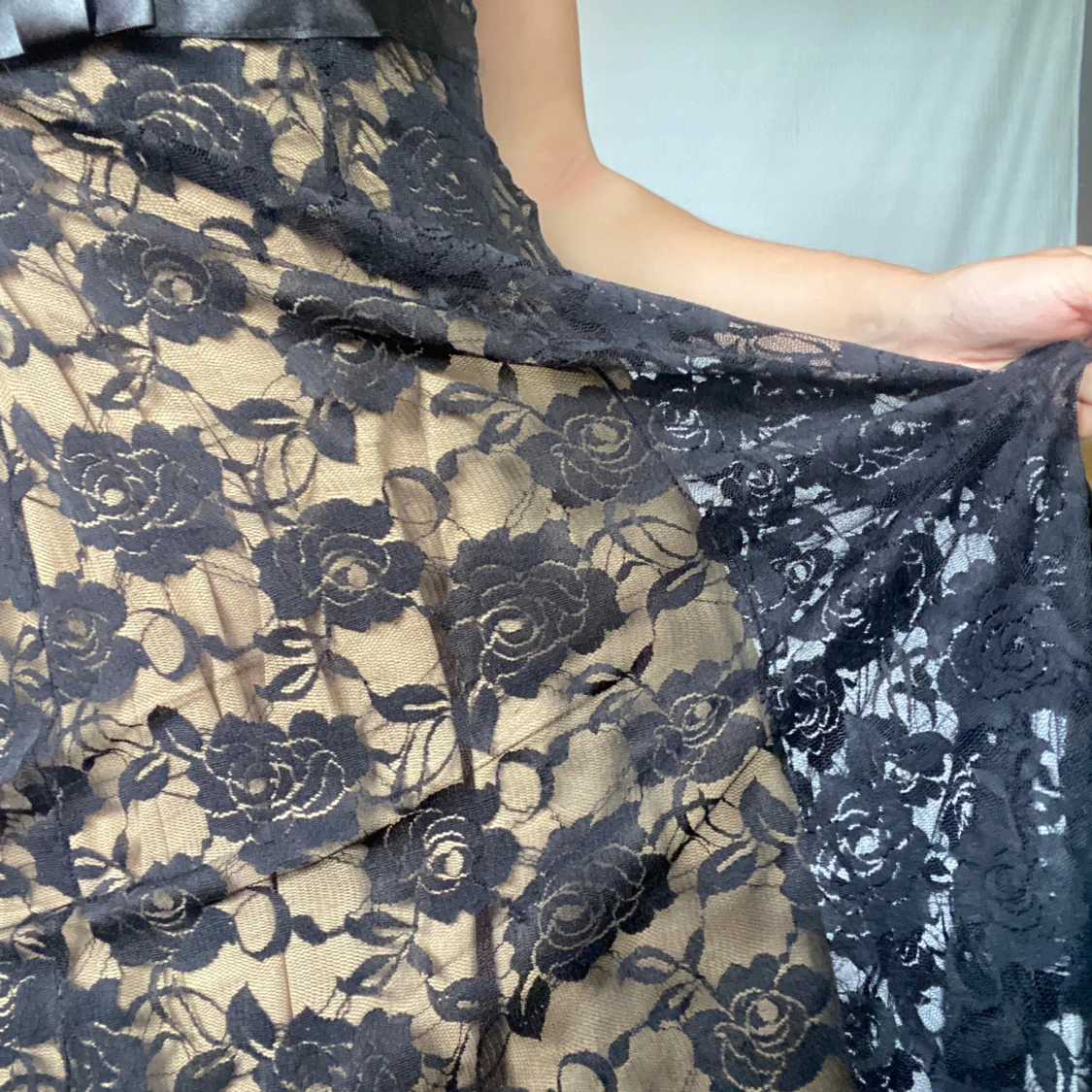 Svart spetsklänning från Reflex - 93