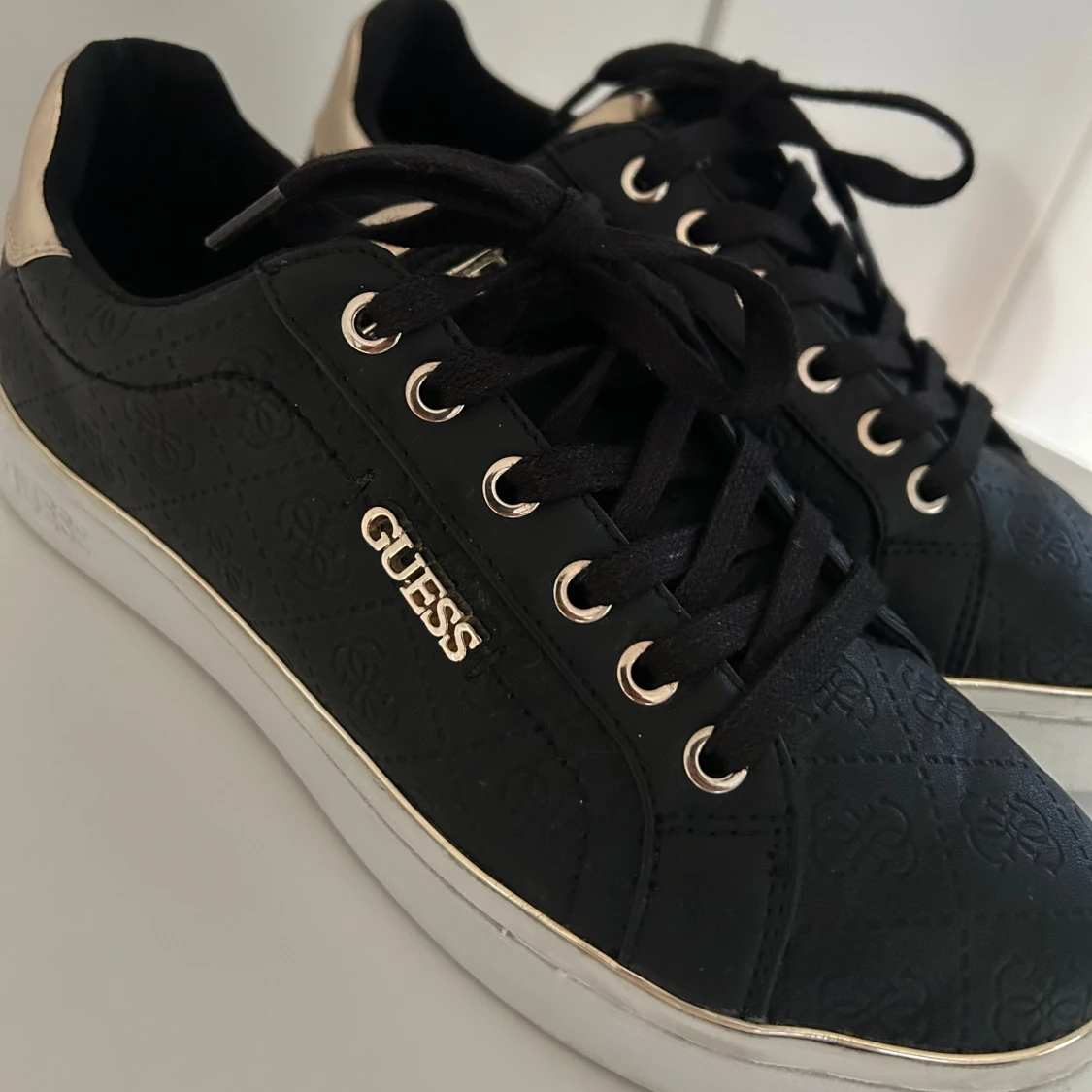 Guess skor - BECKIE svart