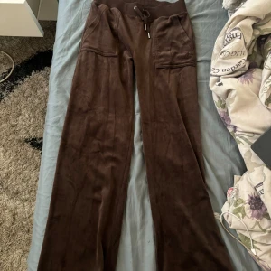 Juicy byxor  - Xs/s jag är 1,69. Användes fåtals gånger