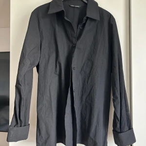 Skjorta oanvänd  - Oanvänd skjorta 