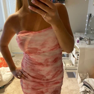 Rosa klänning  - Så söt och fin rosa klänning 