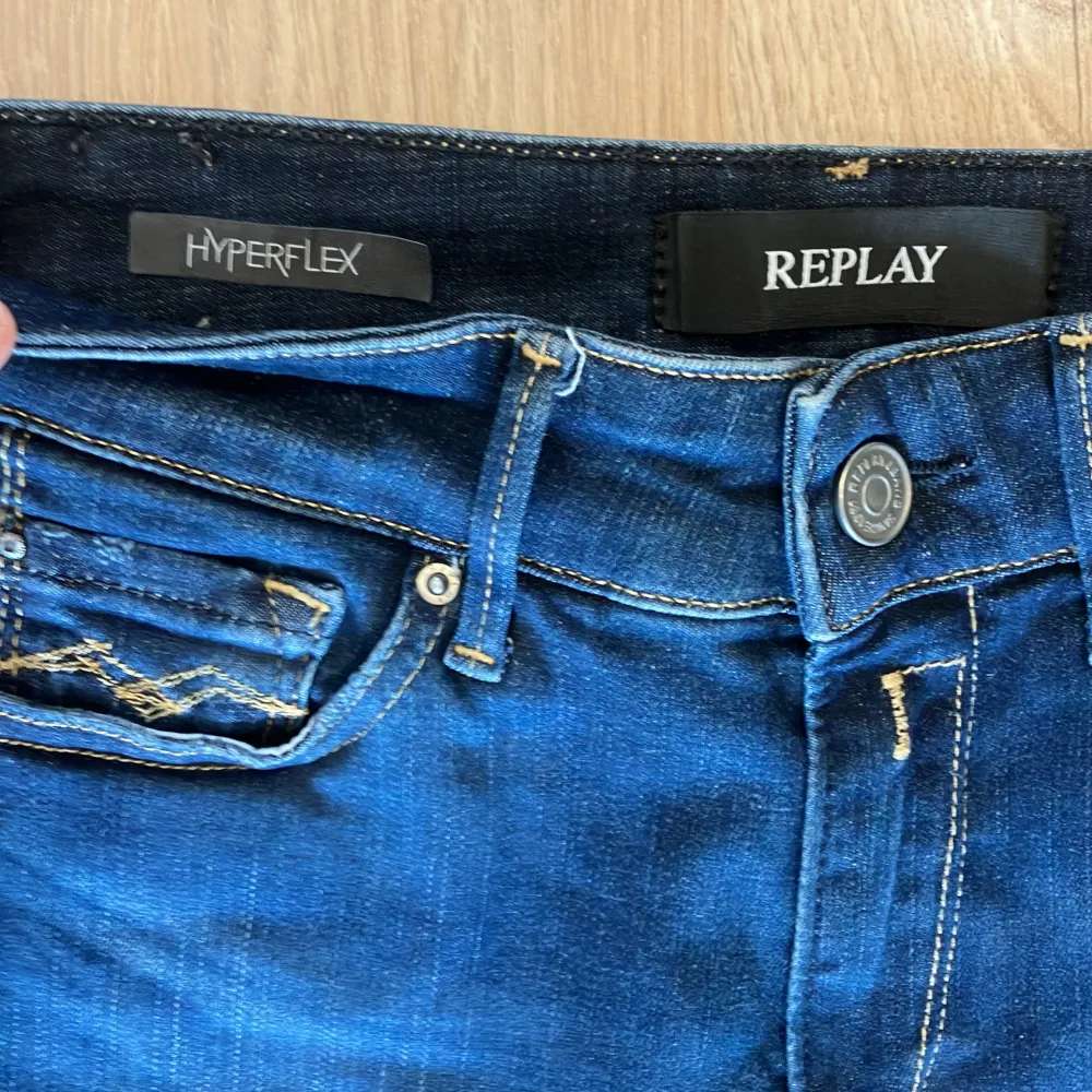 Snygga replya jeans som är 9/10 skick de är i modellen hyperflex nypris 1400 vårat pris 349 kan gå ner i pris vid snabb köp . Jeans & Byxor.