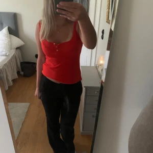 Topp - gulligt linne från lindex i S❤️ har 3 söta små knappar  aldrig använt då jag inte hittat tillfälle!