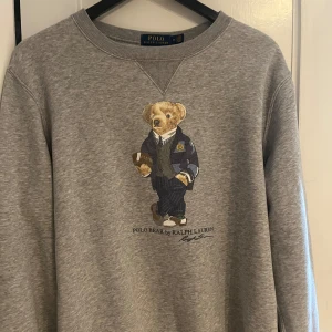 Polo bear tröja - Grå polo bear tröja pris kan diskuteras 