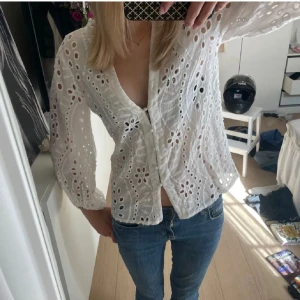 Supersnygg tröja - Säljer denna fina tröja som är sparsamt använd!💓