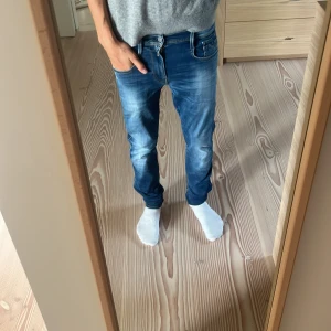 Replay jeans - Knappt använda replay jeans | Modell: Anbass hyperflex | Nypris: 1500 kr | 