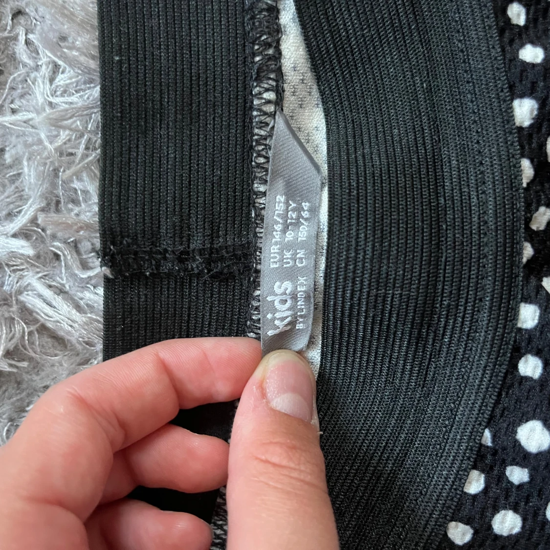 Svart prickig kjol från Kids - 92