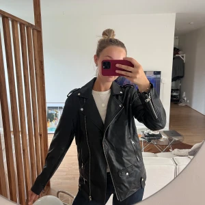 Skinnjacka stradivarius - Jättefin skinnjacka från stradivarius strl S, fint skick