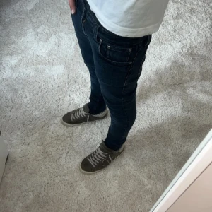 Nudie Jeans - Nudie Jeans 29/32 mycket bra skick dom är knappt använda  9/10  Postnord eller instabox på köparens bekostnad 