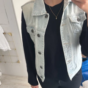 Jeansväst från polen - Jättefin jeansväst från polen🩵 oanvänd