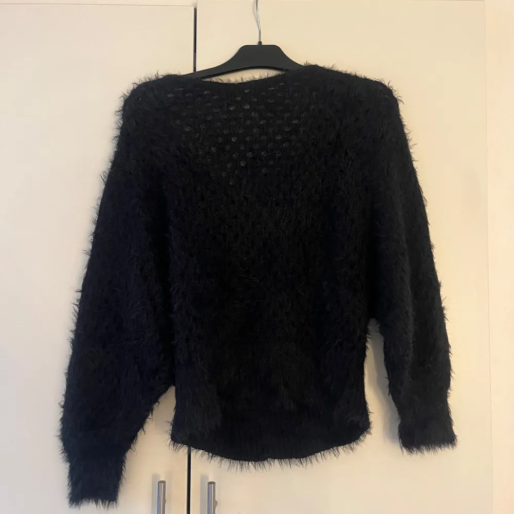 Jätte mysig svart tröja😍🥰 Använd fåtal gånger . Neuleet.