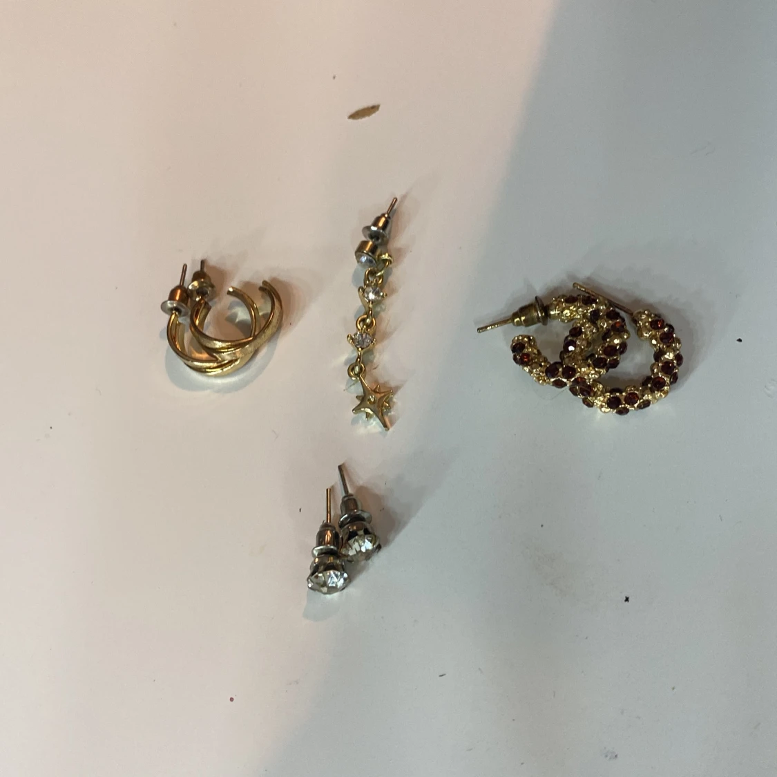 Guld & silver örhänge ( läs beskrivningen!!) - 92