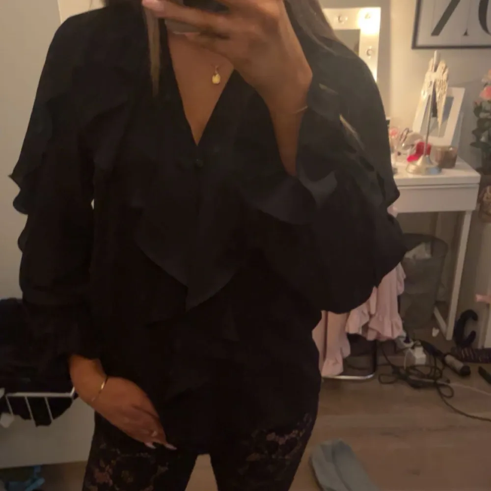 Jätte fin volang blus från Zara💕. Blusar.