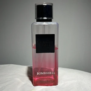 Victoria’s secret bombshell - Mer än halva kvar