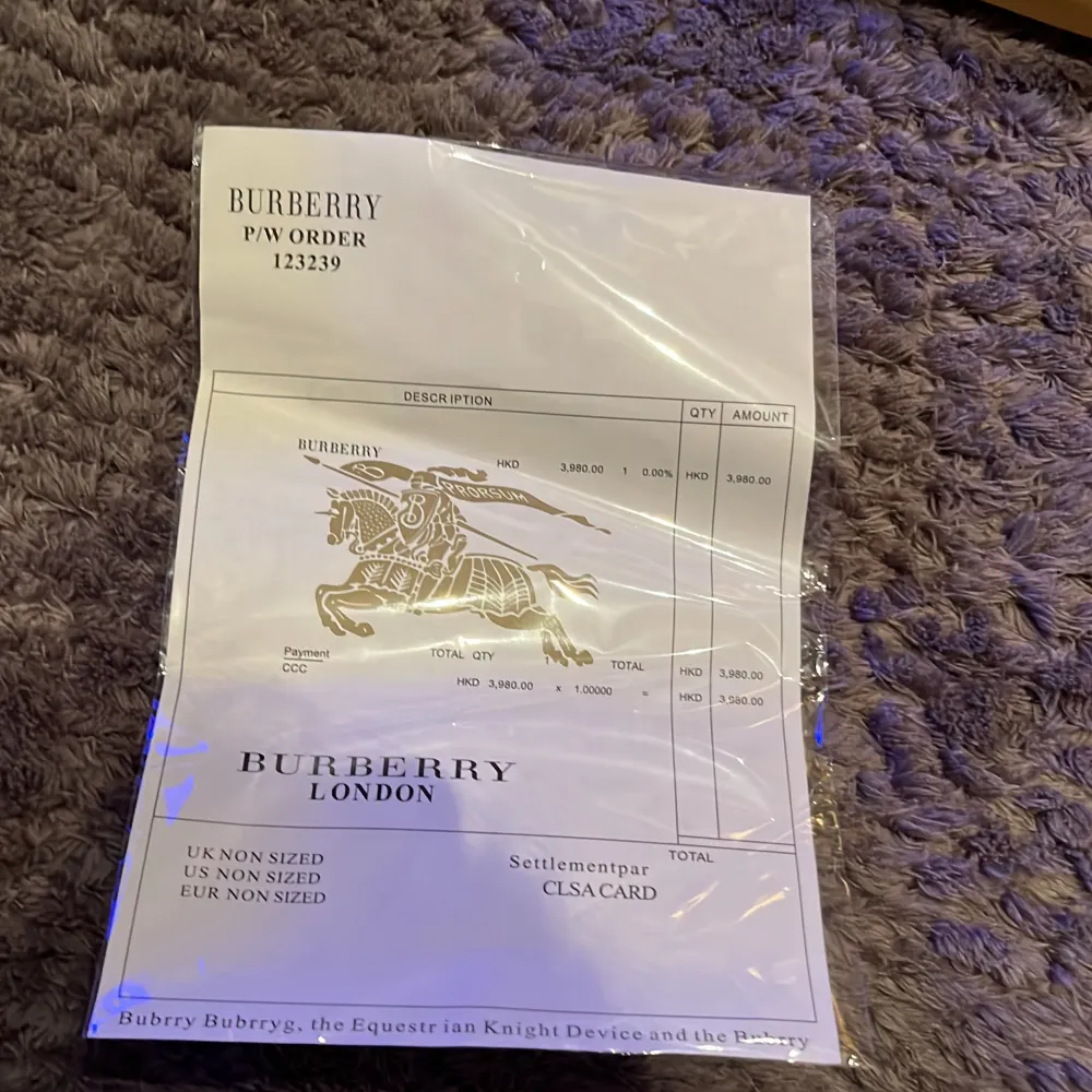 Burberry halsduk aldrig använd. . Övrigt.