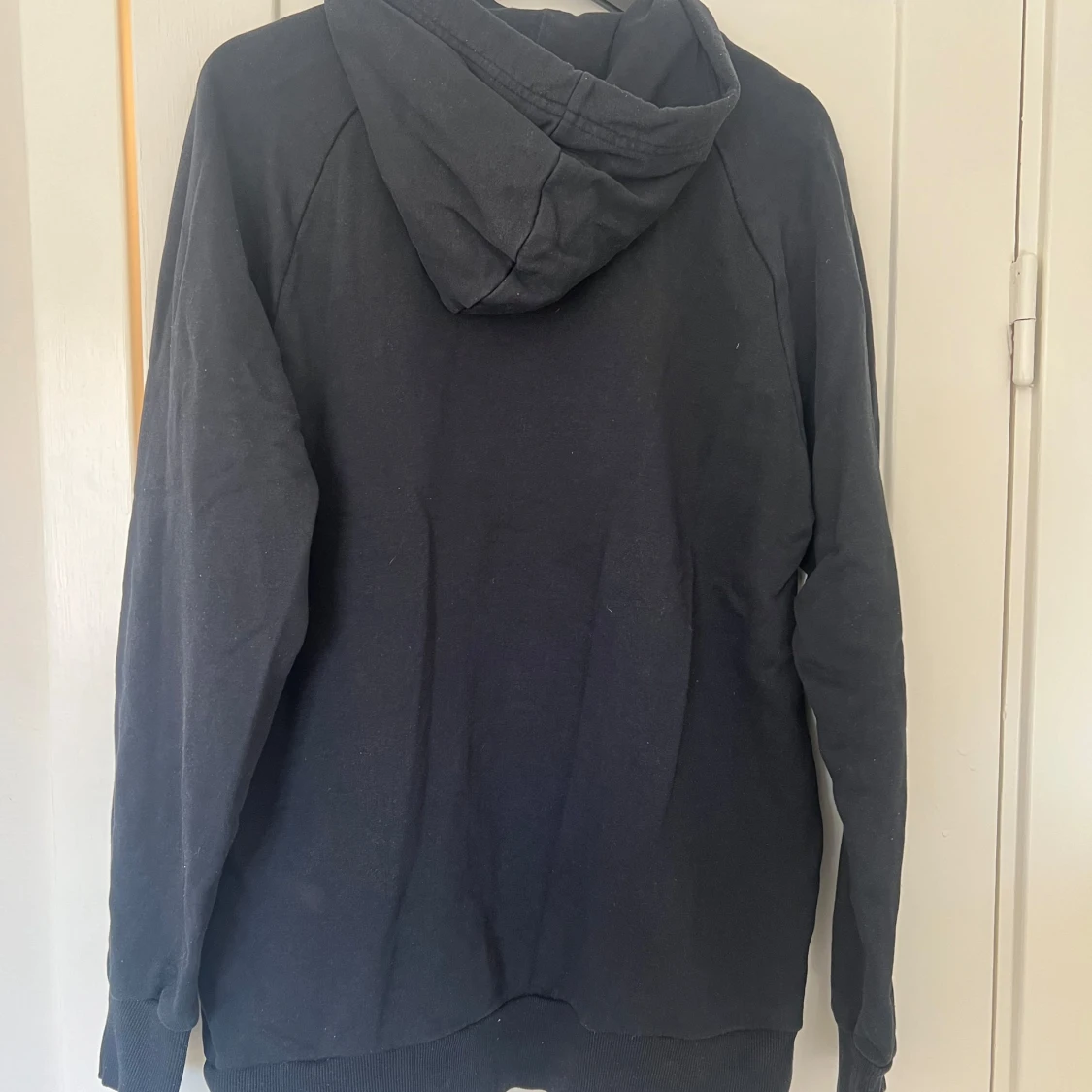 Svart hoodie från Adidas - 90