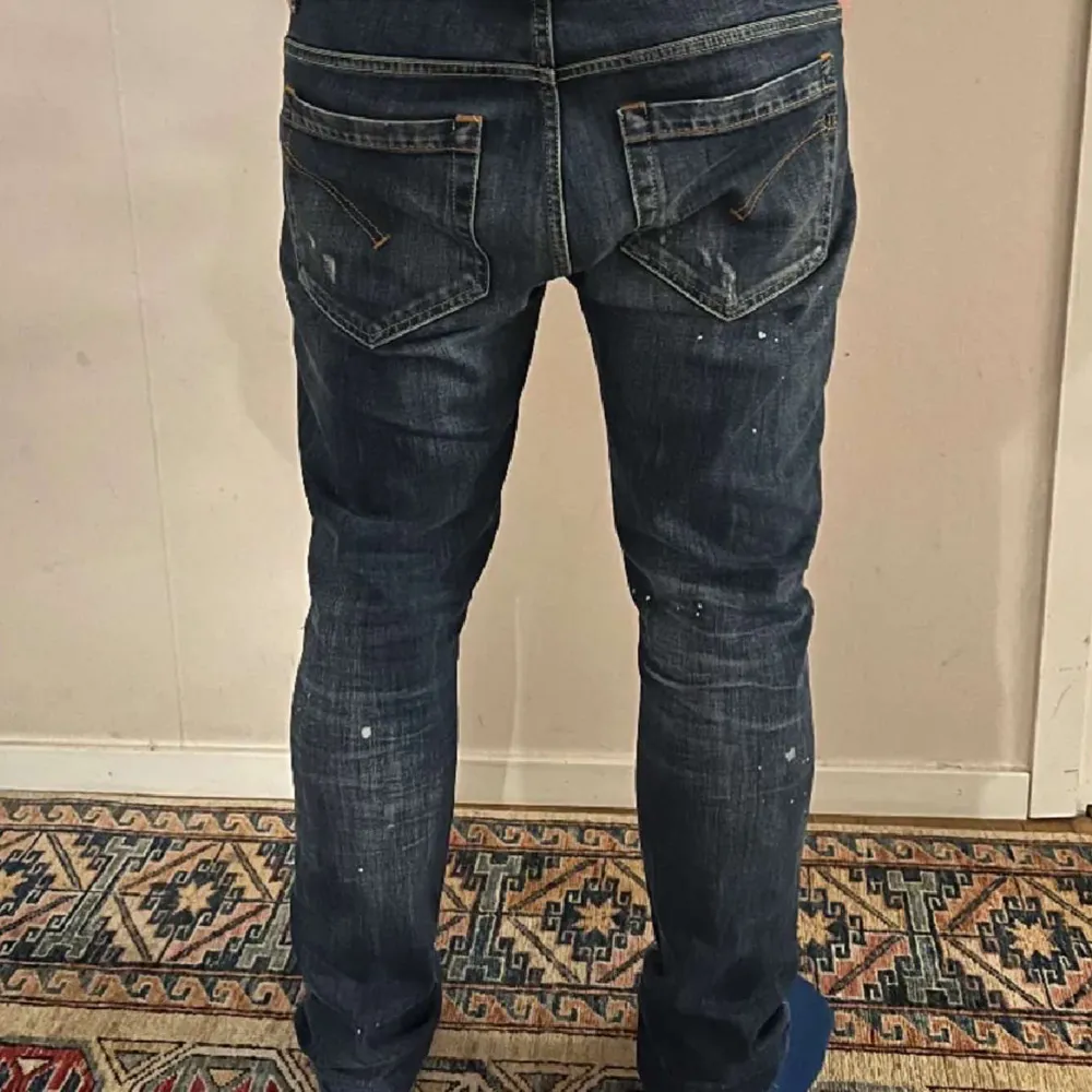 Säljer just nu dessa extremt feta dondup George Slim fit jeans i storlek 33. Skick 9/10, extremt bra skick! Skriv för frågor. Jeans & Byxor.