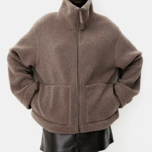 Teddy jacka - Slutsåld teddy jacka ifrån hm, helt ny med lappr kvar 