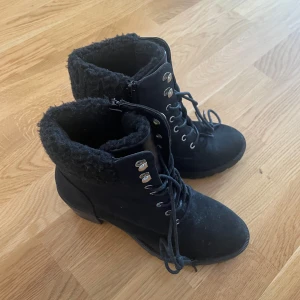 Anna field boots - Svarta Anna field boots med klack som jag använde en gång för flera år sen