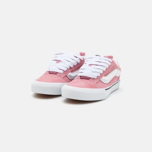 Vans skool  - Använd i ungefär  5 tillfällen  Renaar garderoben