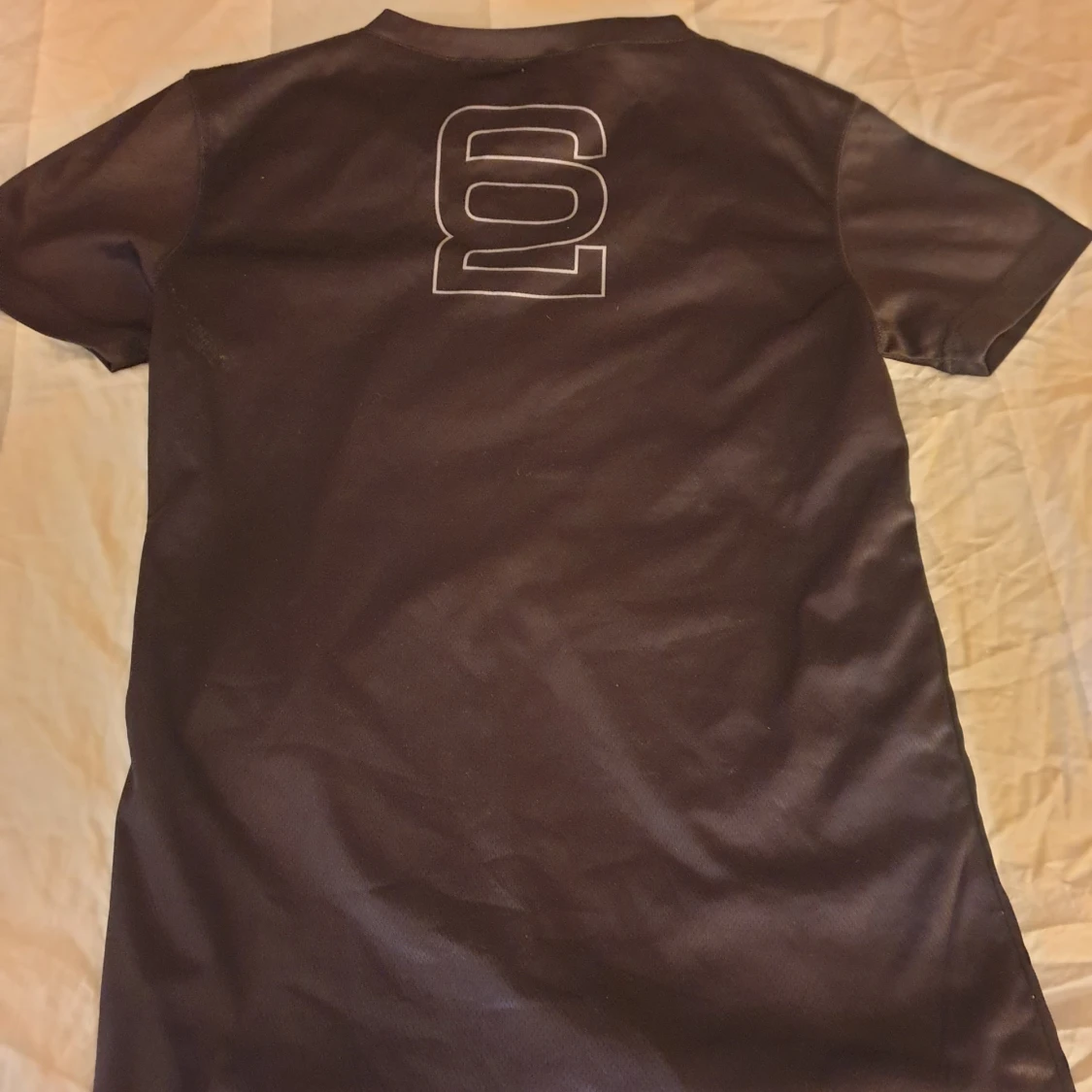 Svart t-shirt från Six Deuce - 91