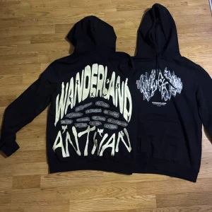 Ant Wan - ”Wanderland” limited edition merch - Missade du att köpa Ant Wan Wanderland Limited Edition merch? Lugn för här har du en ny chans!   Sällsynt samlarobjekt för riktiga fans.   Utlägg 1200kr, men priset kan sänkas & diskuteras vid snabb affär.  Finns i storlek S & M.