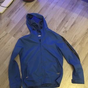 Valentino jacka - Säljer min Valentino jacka använder inte den mer de är storlek S 