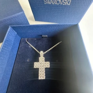 Swarovski Kors halsband - Använd en gång