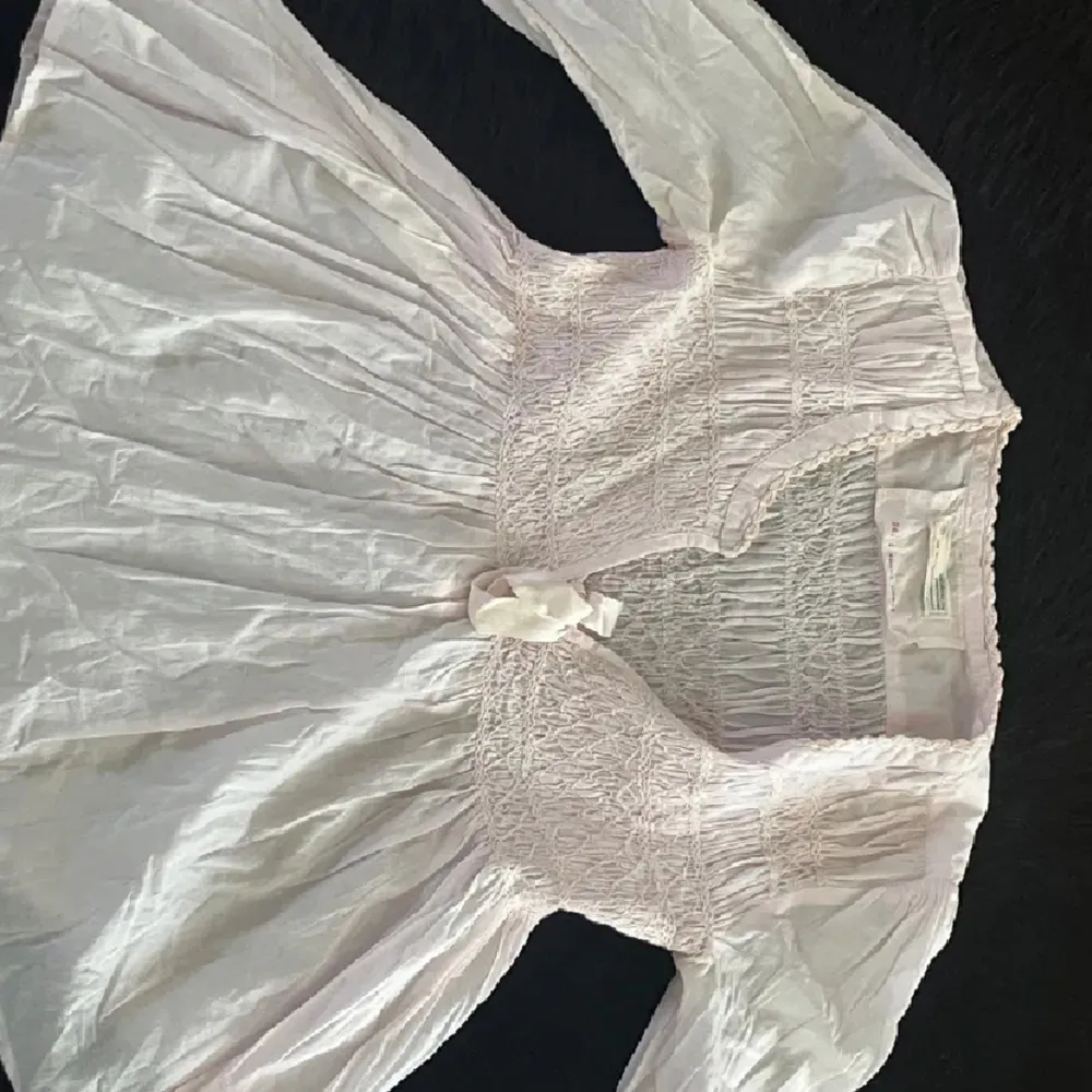 Säljer denna odd molly blus skulle säga att de är storlek S men de passar ngn som har Xs också. (Inte mina bilder) skriv för mer info. Är aldrig använd så den är som ny.. Puserot.