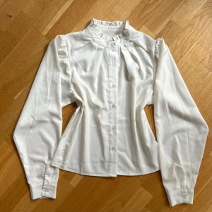 Vit blus - Söt vit blus jag har köpt i Japan 💕