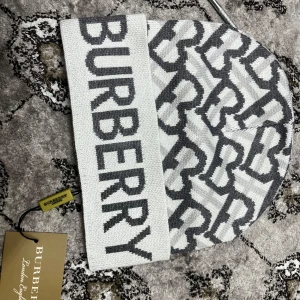 Burberry mössa - Säljer burberry mössa