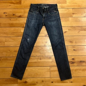 Replay Anbass jeans  - Riktigt snygga och riktigt bra kvalitet Replay Anbass jeans. Säljer då jeansen för dom var för små. Priset är inte fast.