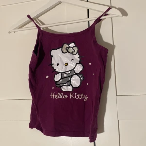 Hello Kitty topp - Hello Kitty linne köpt på second hand, använd några gånger❤️