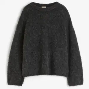 Grå mohairtröja H&M Strl XS Nypris 599kr  Säljer för 450kr 